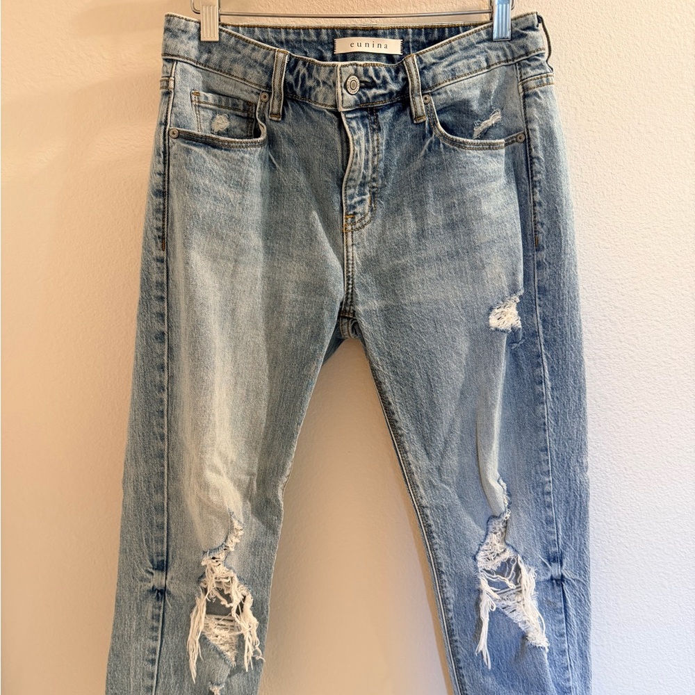 Light Wash Mid-Waist girlfriend Distressed Jeans size 3.